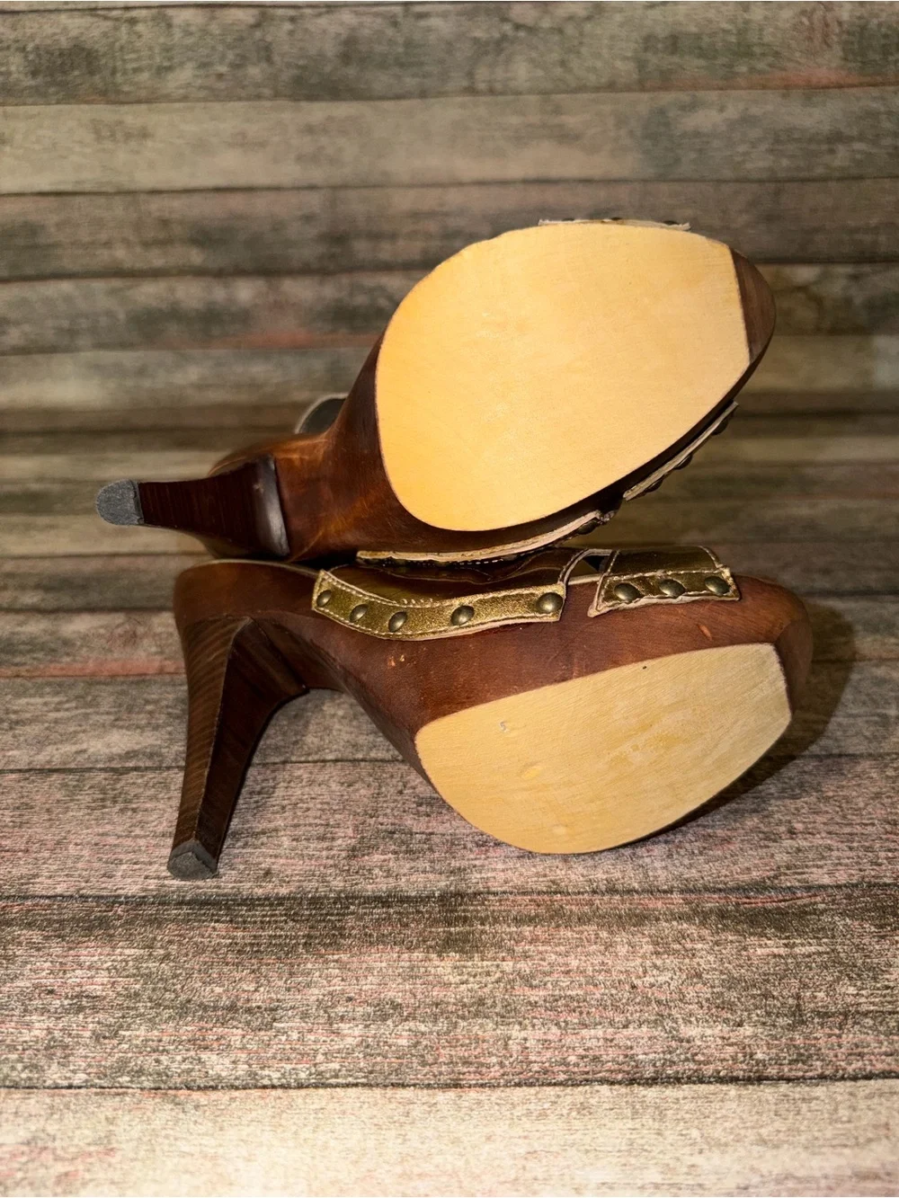 Steve Madden statement gold